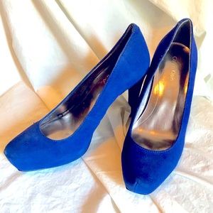 Calvin Klein “ Colette” Suede pumps. Size 6